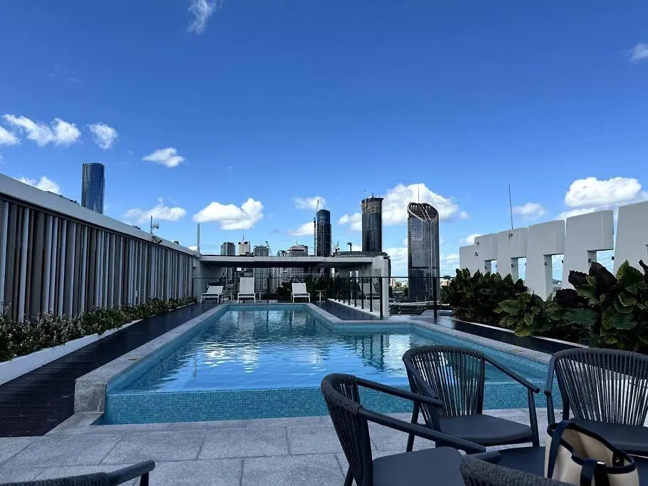 דירה Stylish 1Br Apt W Infinite Pool In South בריסביין