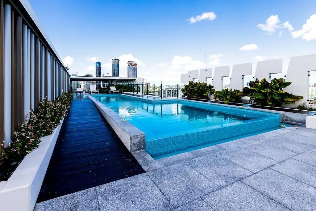 Stylish 1Br Apt W Infinite Pool In South בריסביין